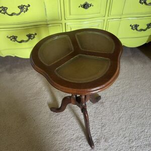 Vintage Mid-Century Solid Mahogany Tooled Leather Top Cloverleaf Side Table